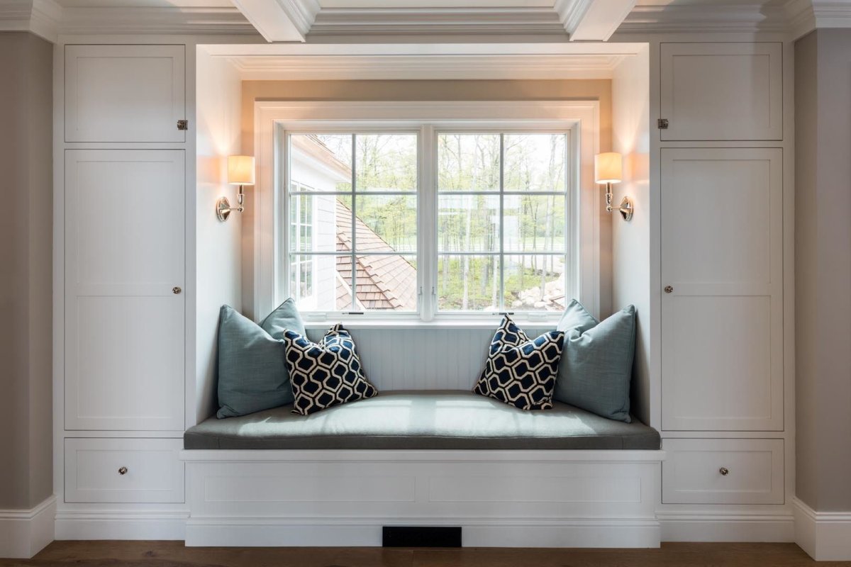 Подоконник в спальне