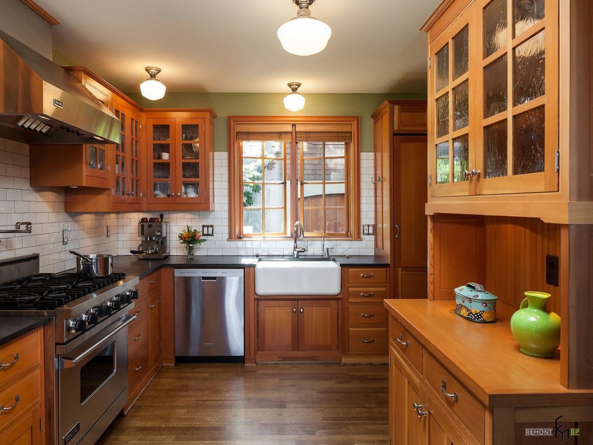 Планировка маленькой кухни с окном