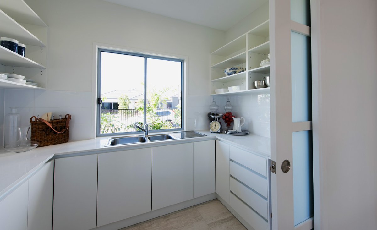 Маленькая кухня с окном