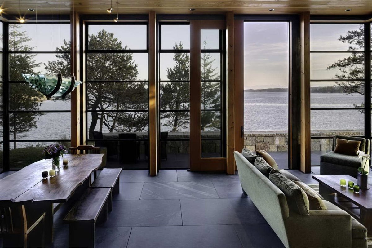 Коттедж с панорамным остеклением