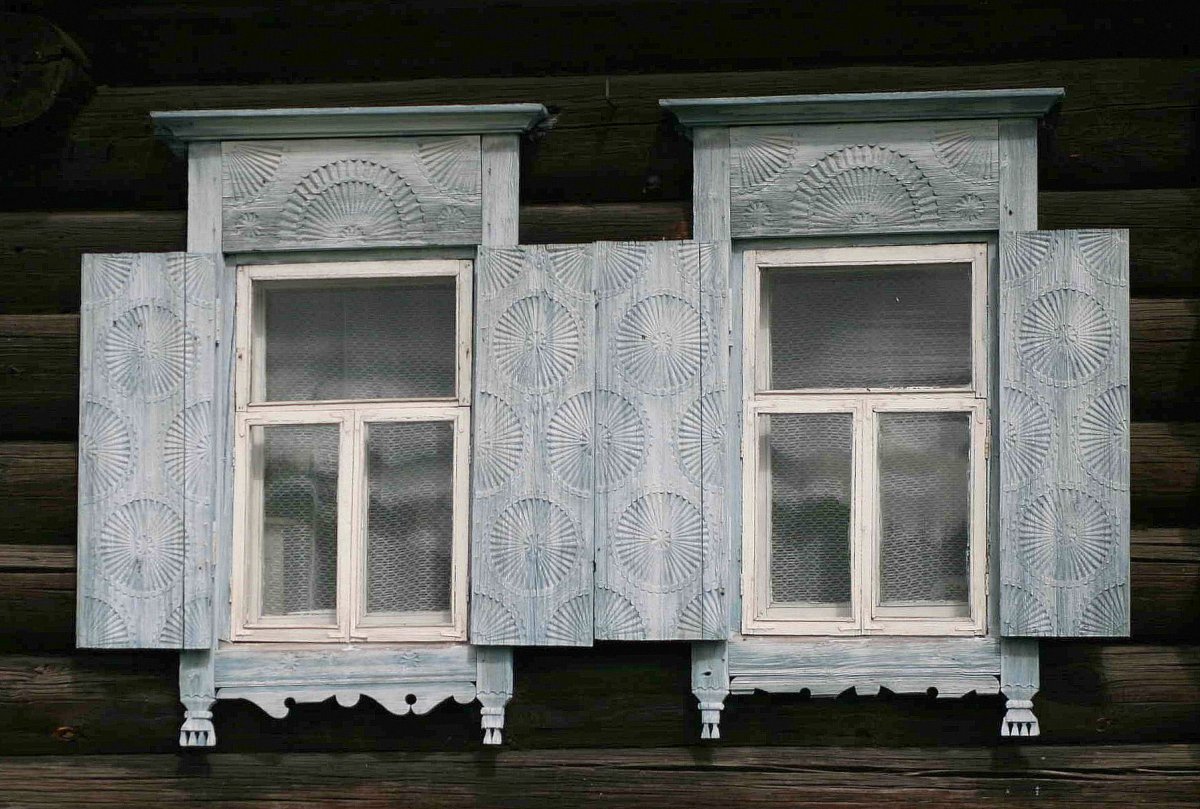 Ставни резные деревянные