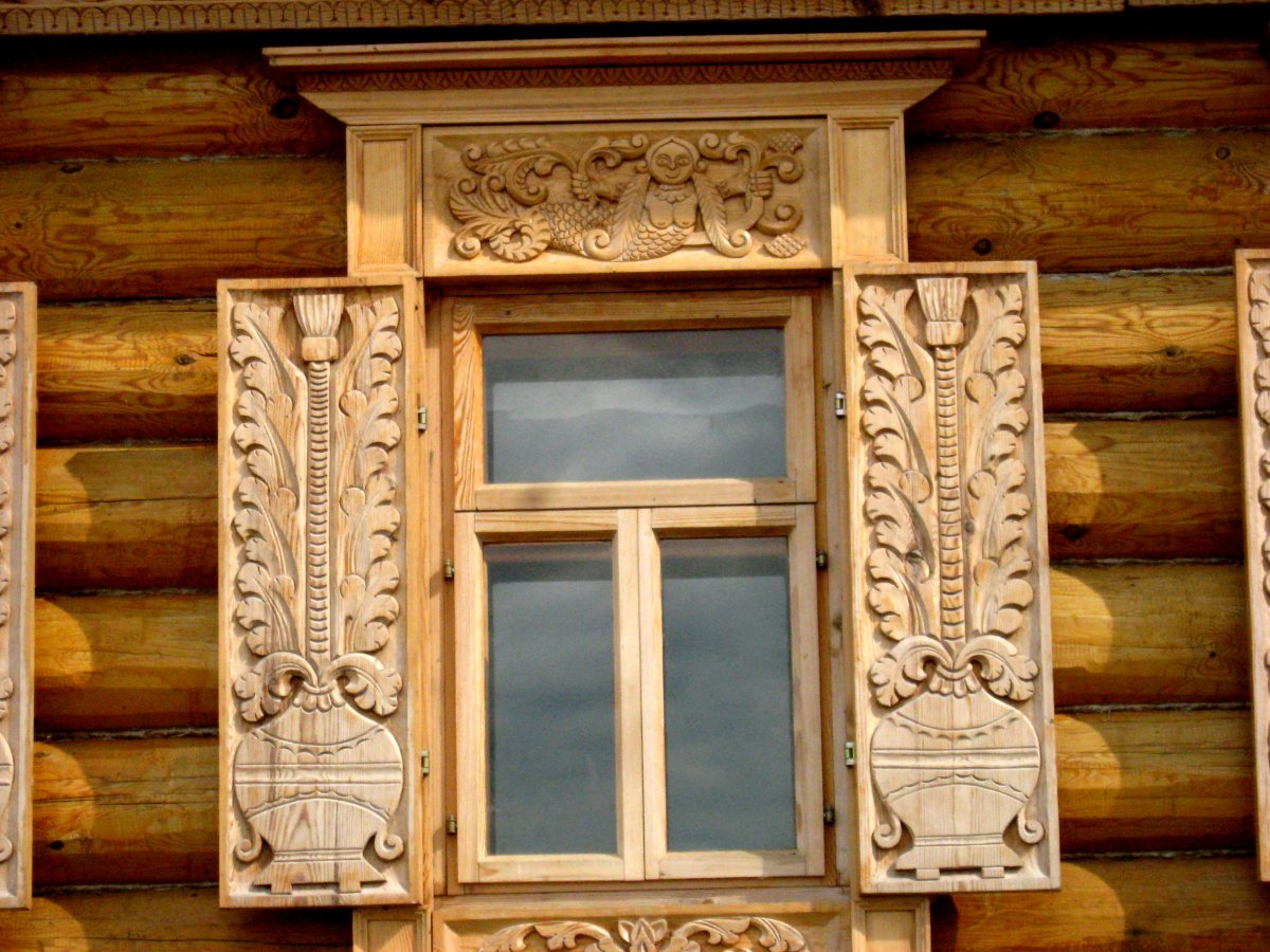 Резные ставни на окна