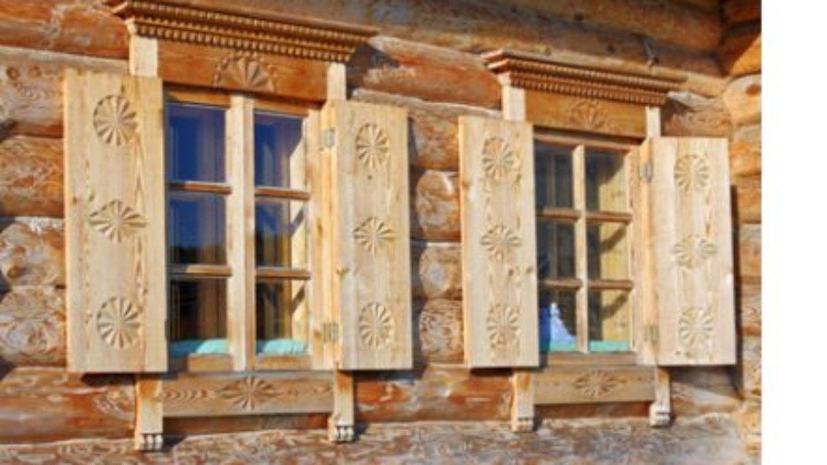 Ставни деревянные резные в бане
