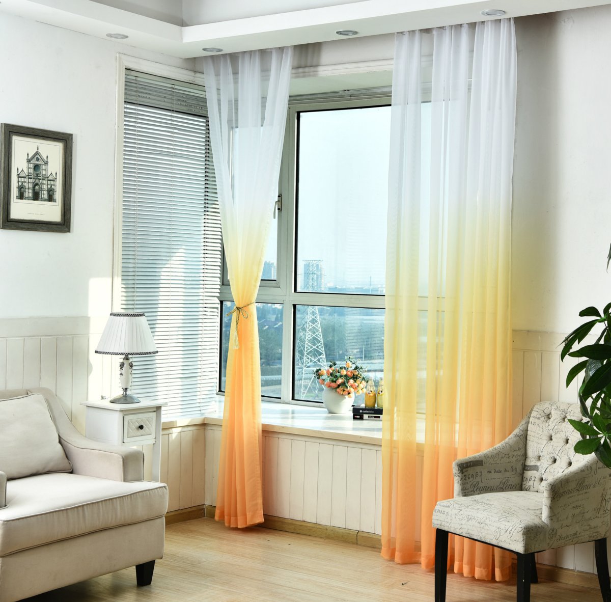 Шторы в гостиную с балконом