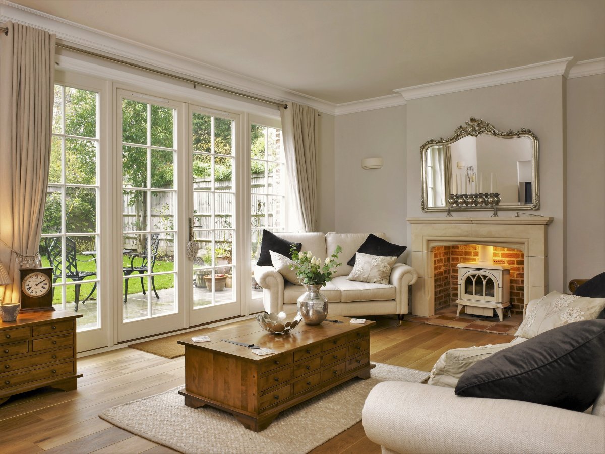 Гостиная с французскими окнами