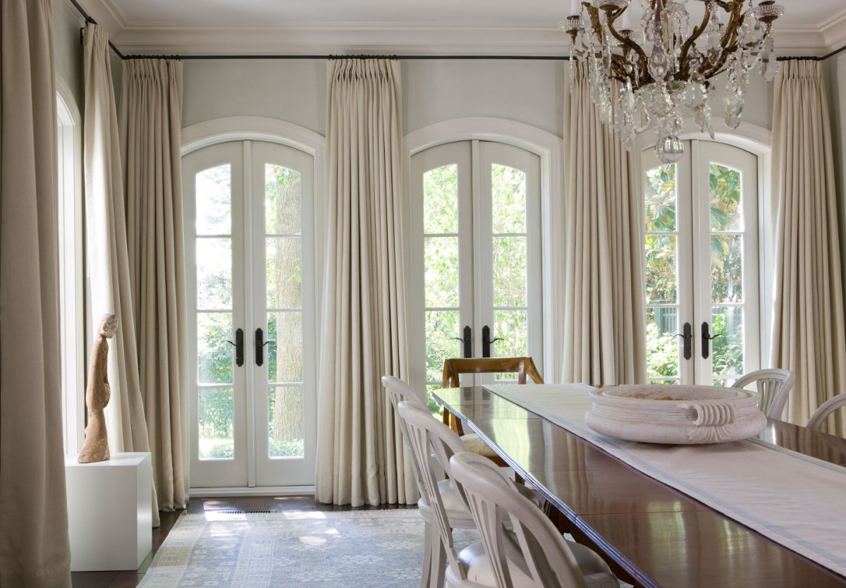 Витражные окна в гостиной