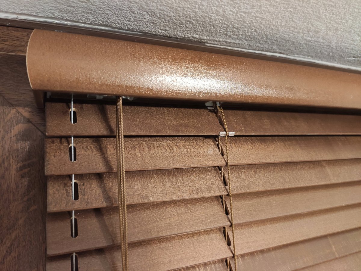 Поворотные жалюзи из дерева