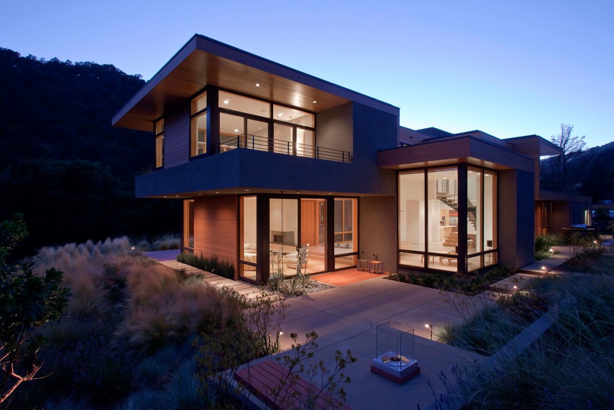 Загородный дом с видом на озеро