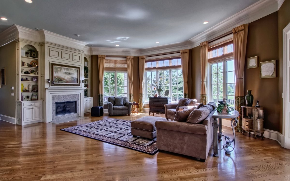 Гостиные с большими окнами