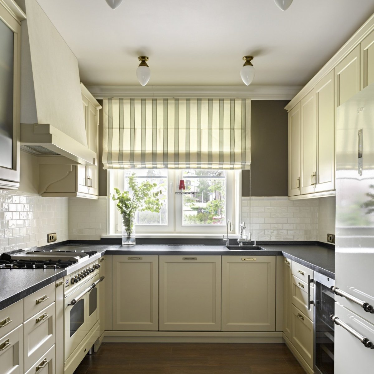 Проект кухни с окном