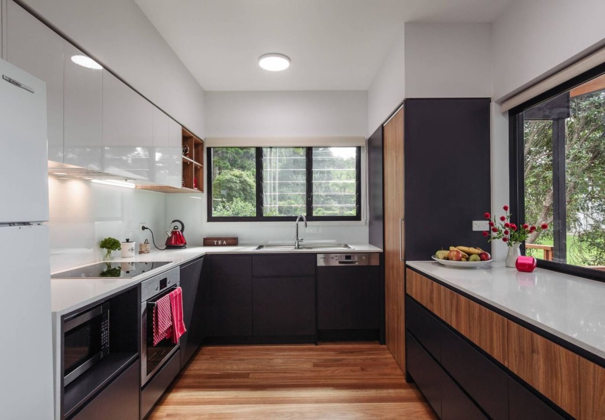 Кухня с окном