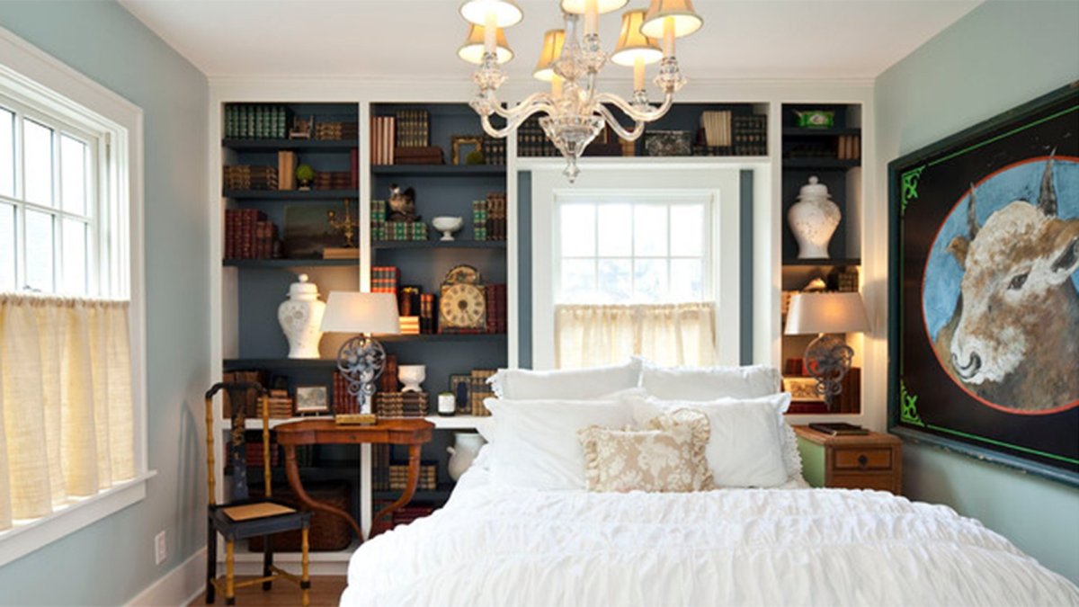 Интерьер кровать у окна