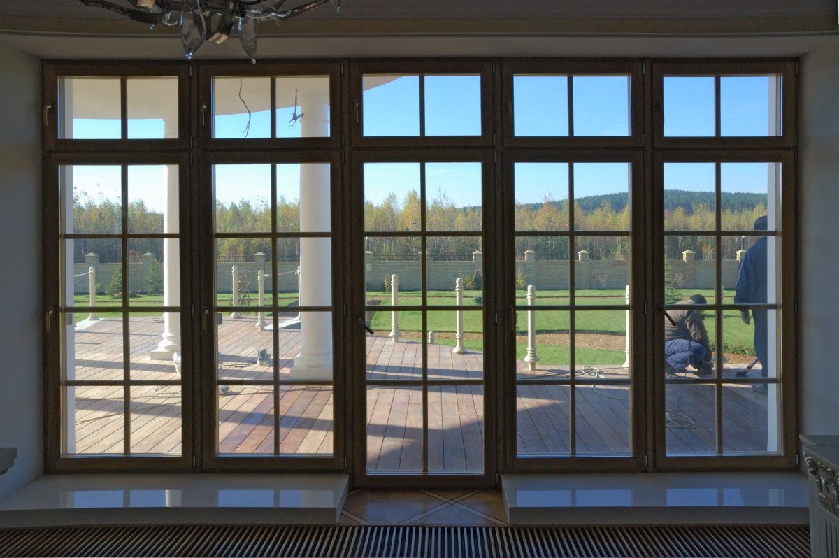 Панорамные пластиковые окна в частном доме