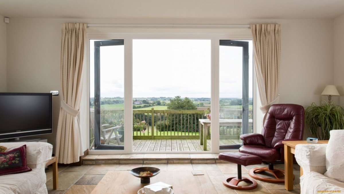 Шторы в зал на панорамное окно