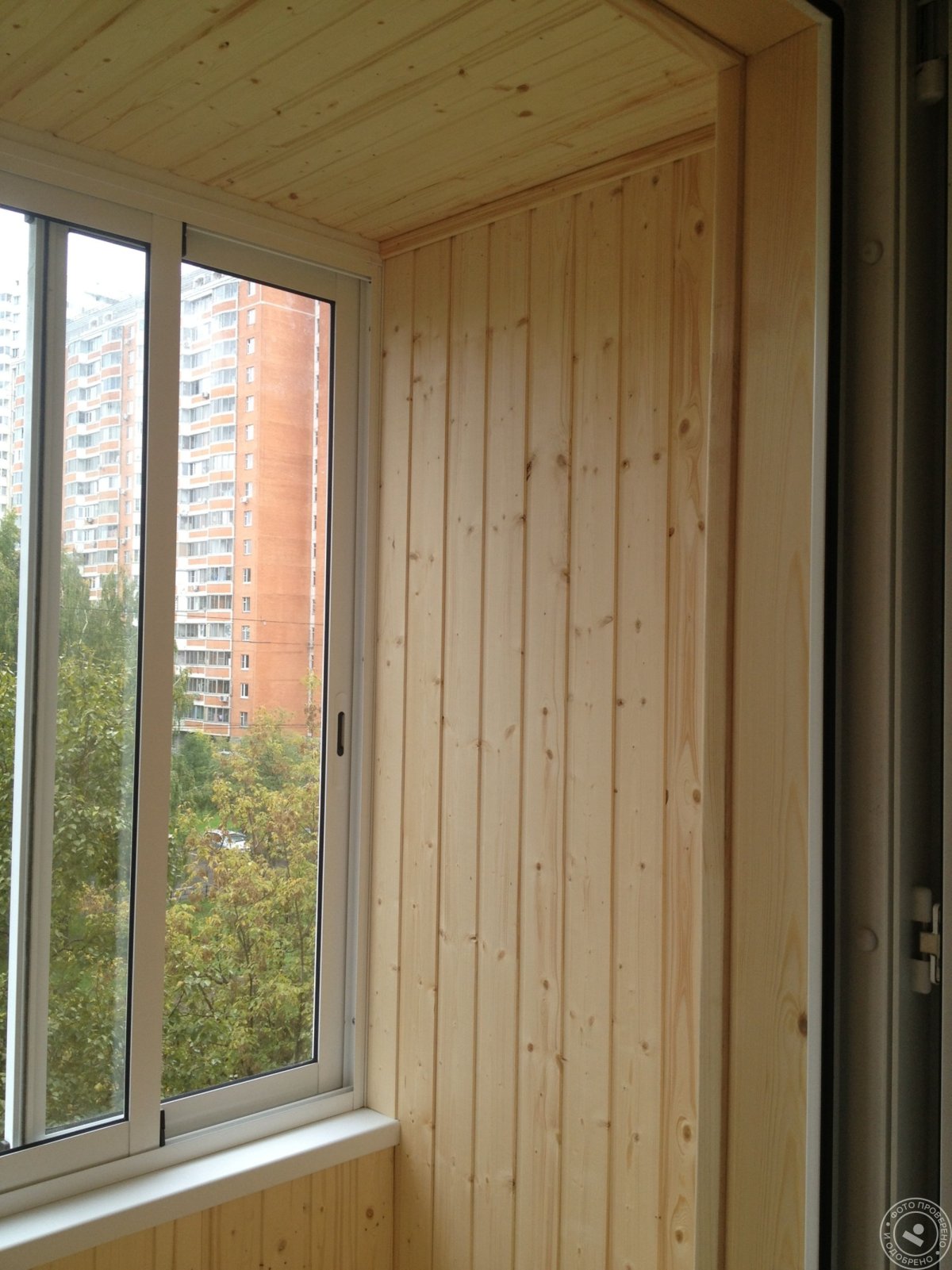 Оконные откосы декоративным камнем