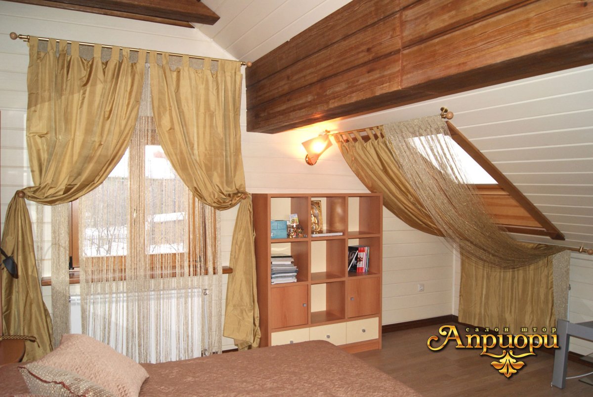 Шторы на мансардном этаже