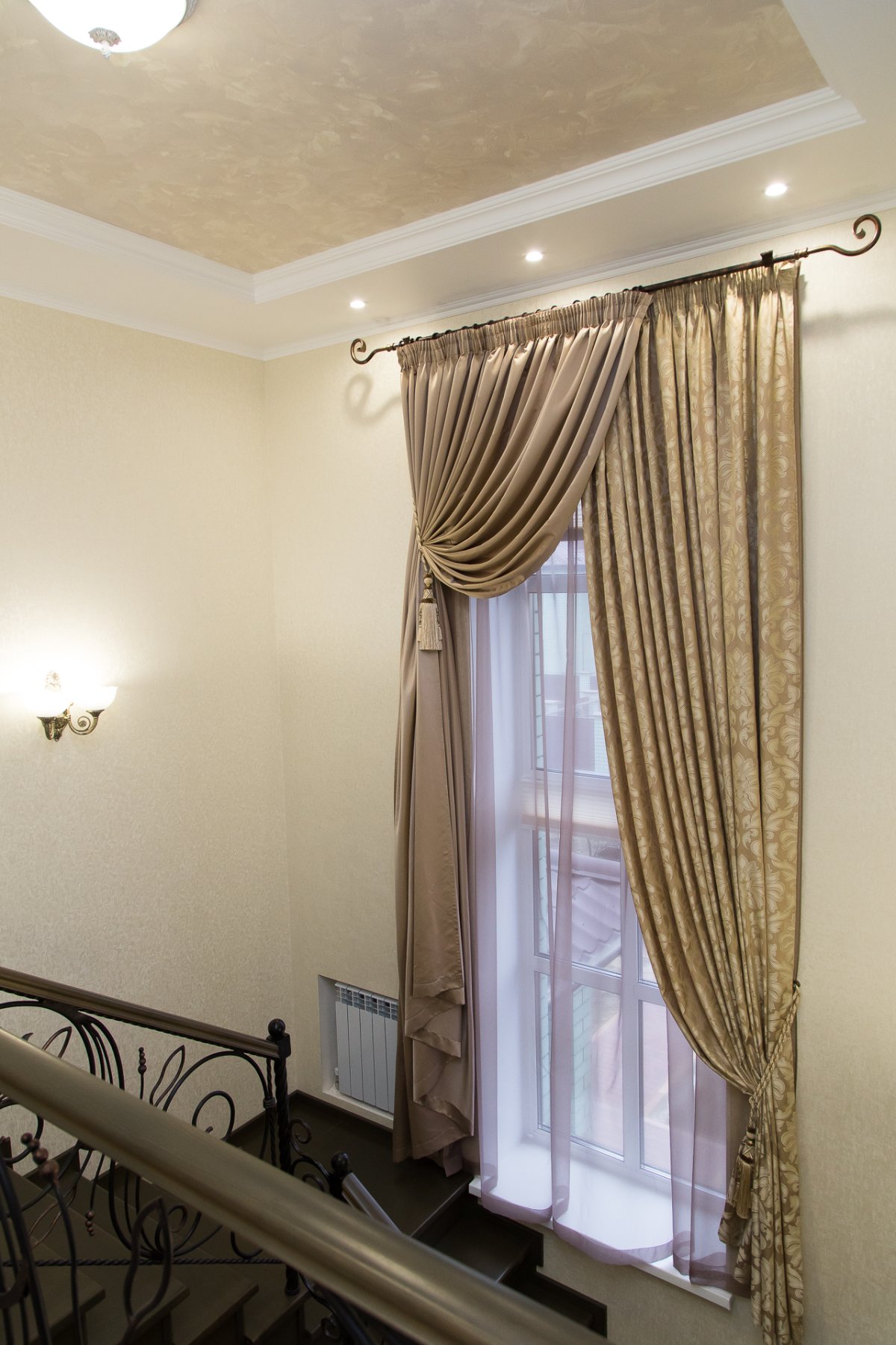 Шторы на лестничное окно