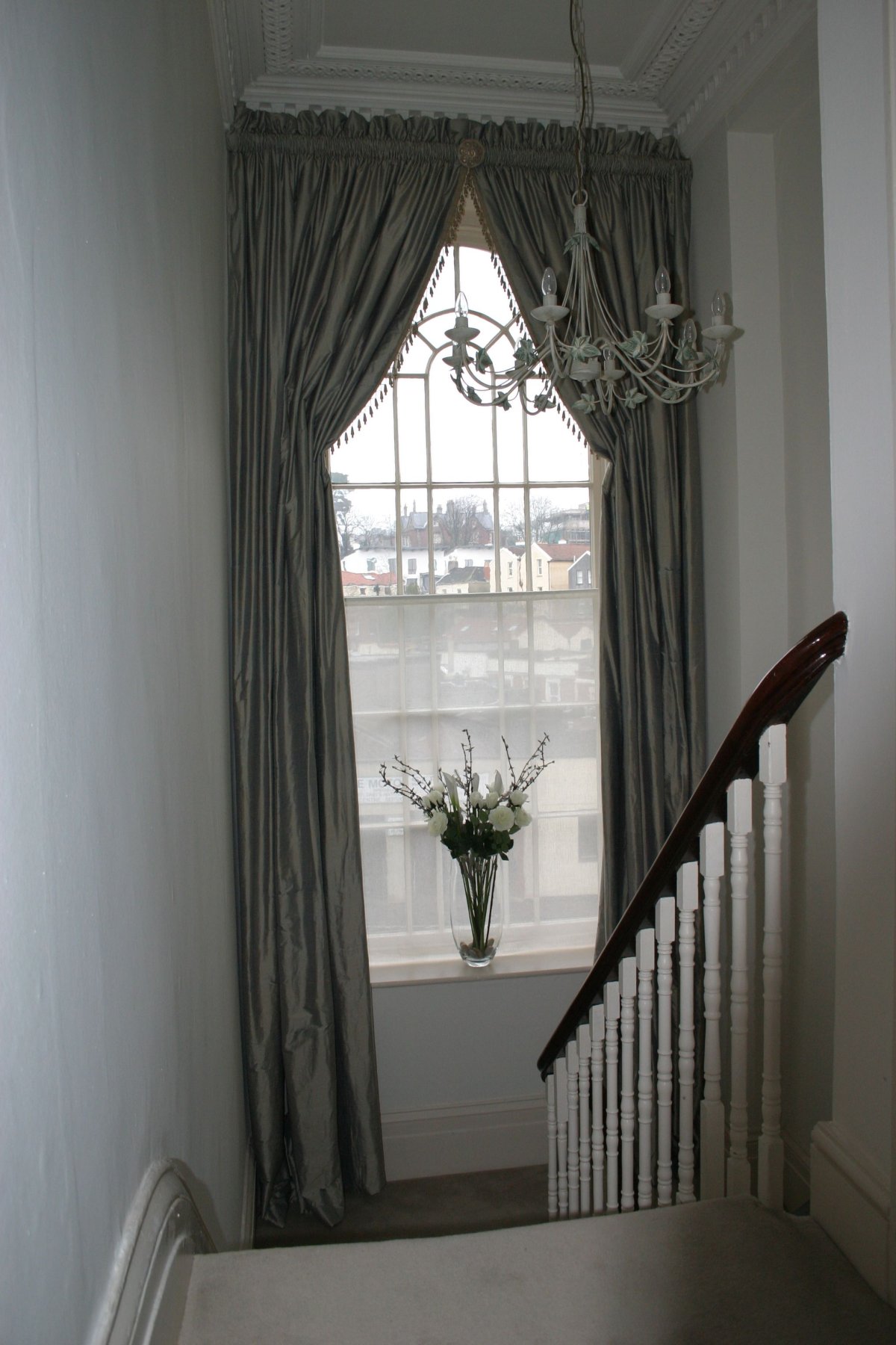 Шторы на лестничный пролет