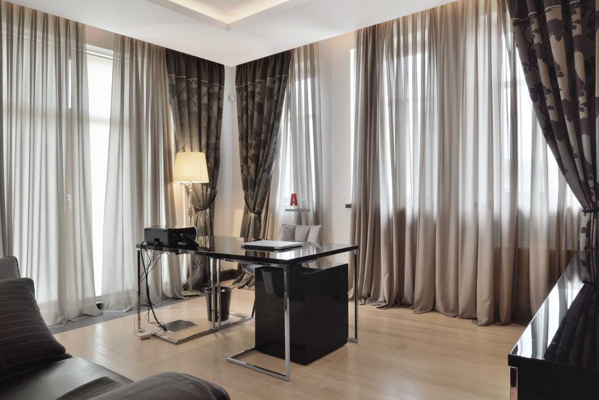 Зонирование шторами