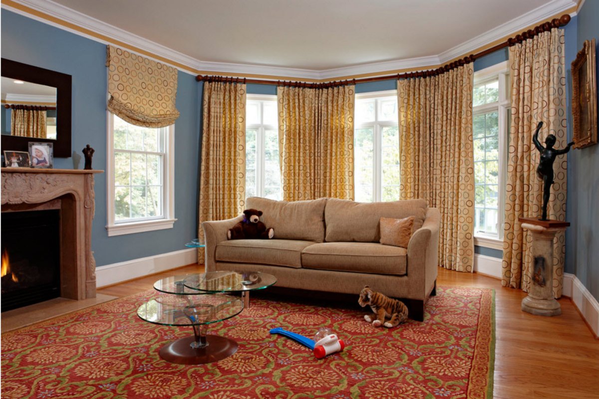 Гостиная с окном