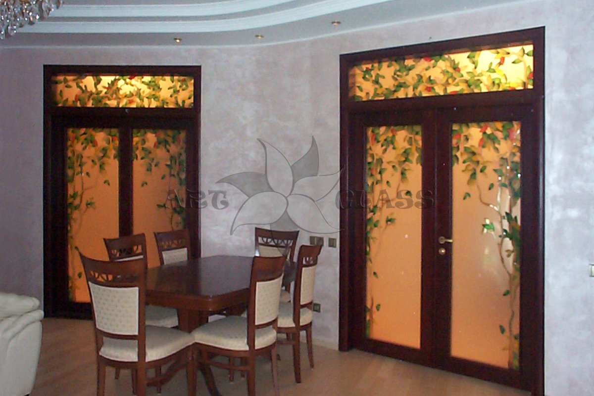 Раздвижные двери с витражами