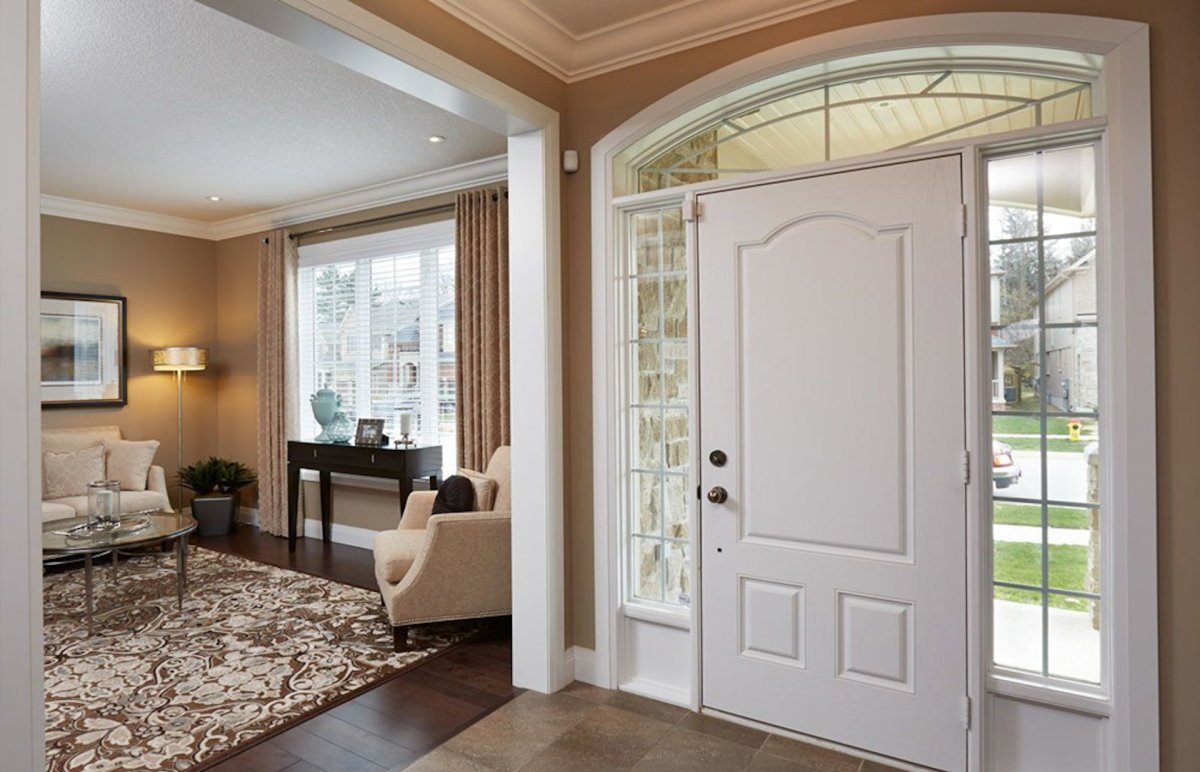 Входная дверь светлая изнутри