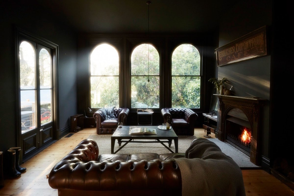 Панорамные окна в гостиной