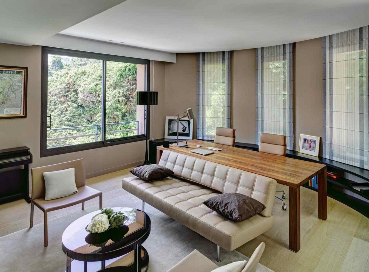 Чёрные рамы окна в интерьере