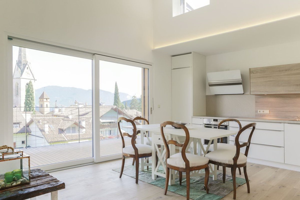 Гостиная с эркером в стиле Прованс в доме