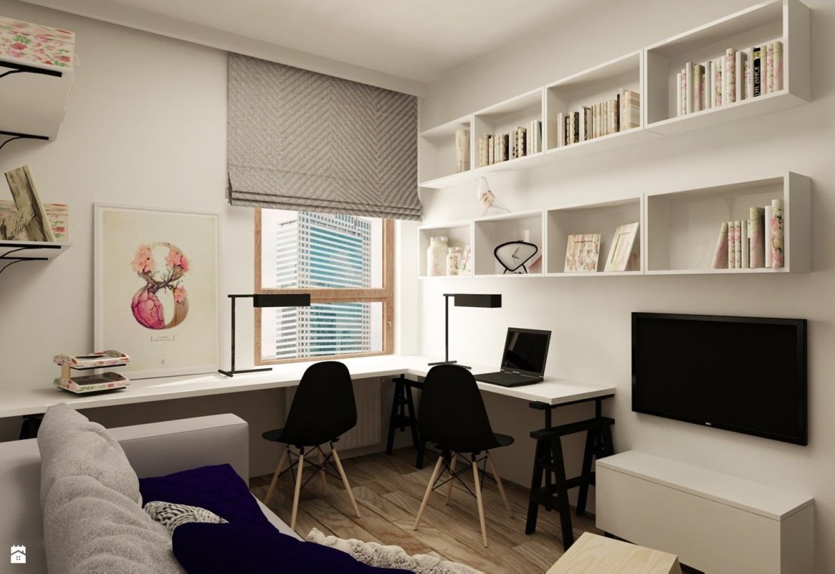 Рабочее место у окна в комнате подростка