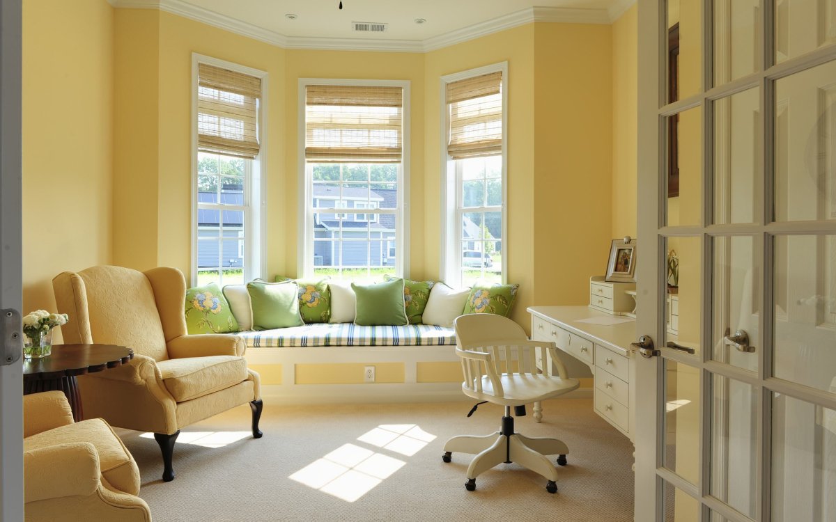 Интерьер кабинет с окном