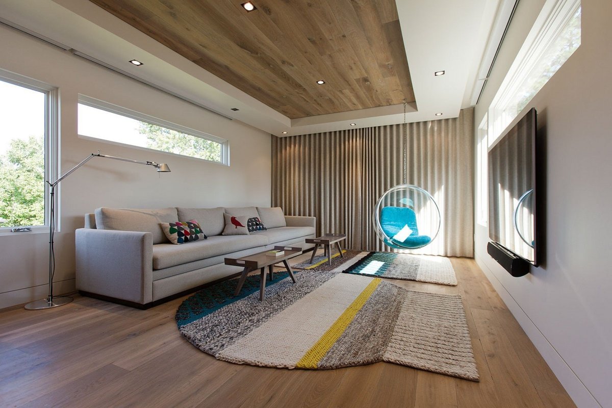 Деревянные панели в интерьере гостиной