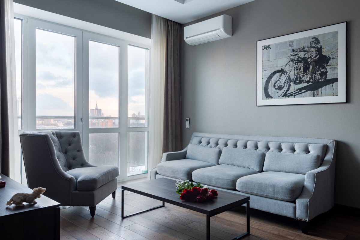 Коричневые окна в интерьере