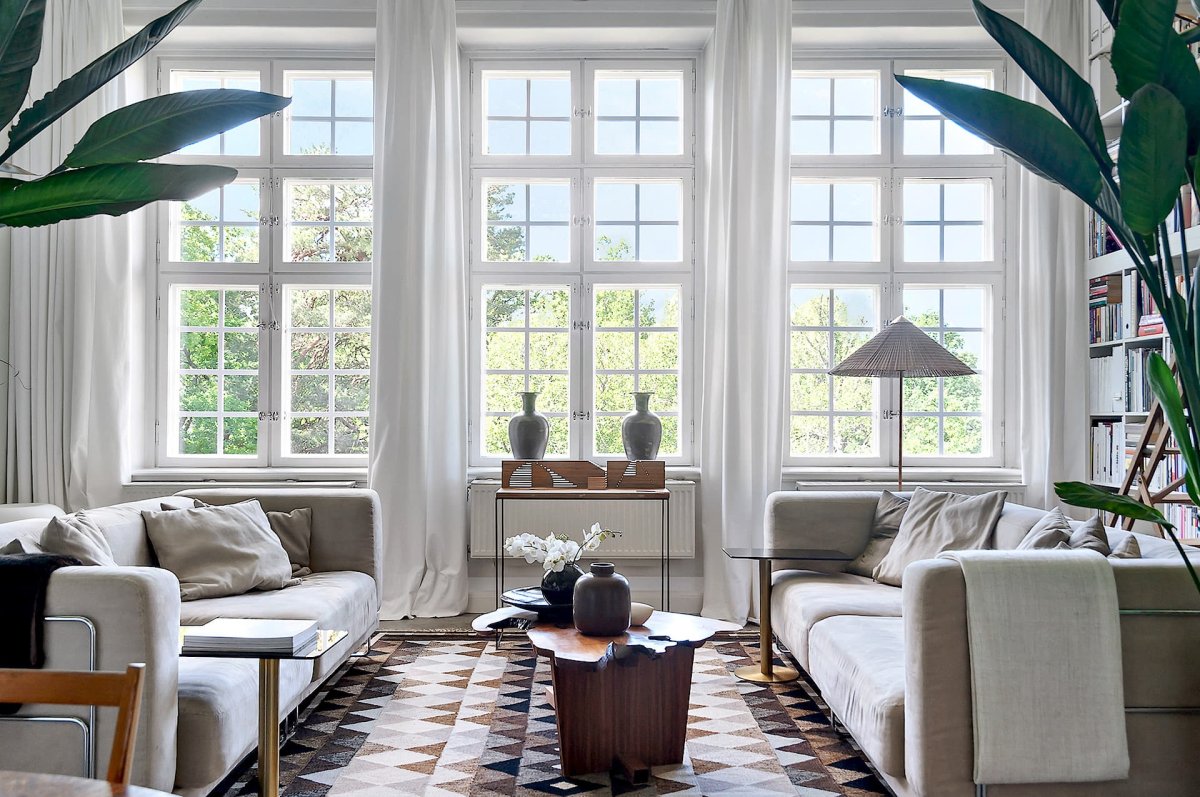 Серые окна в интерьере