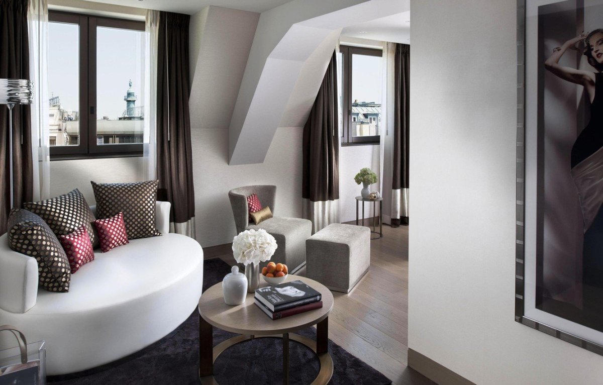 Черные окна в интерьере