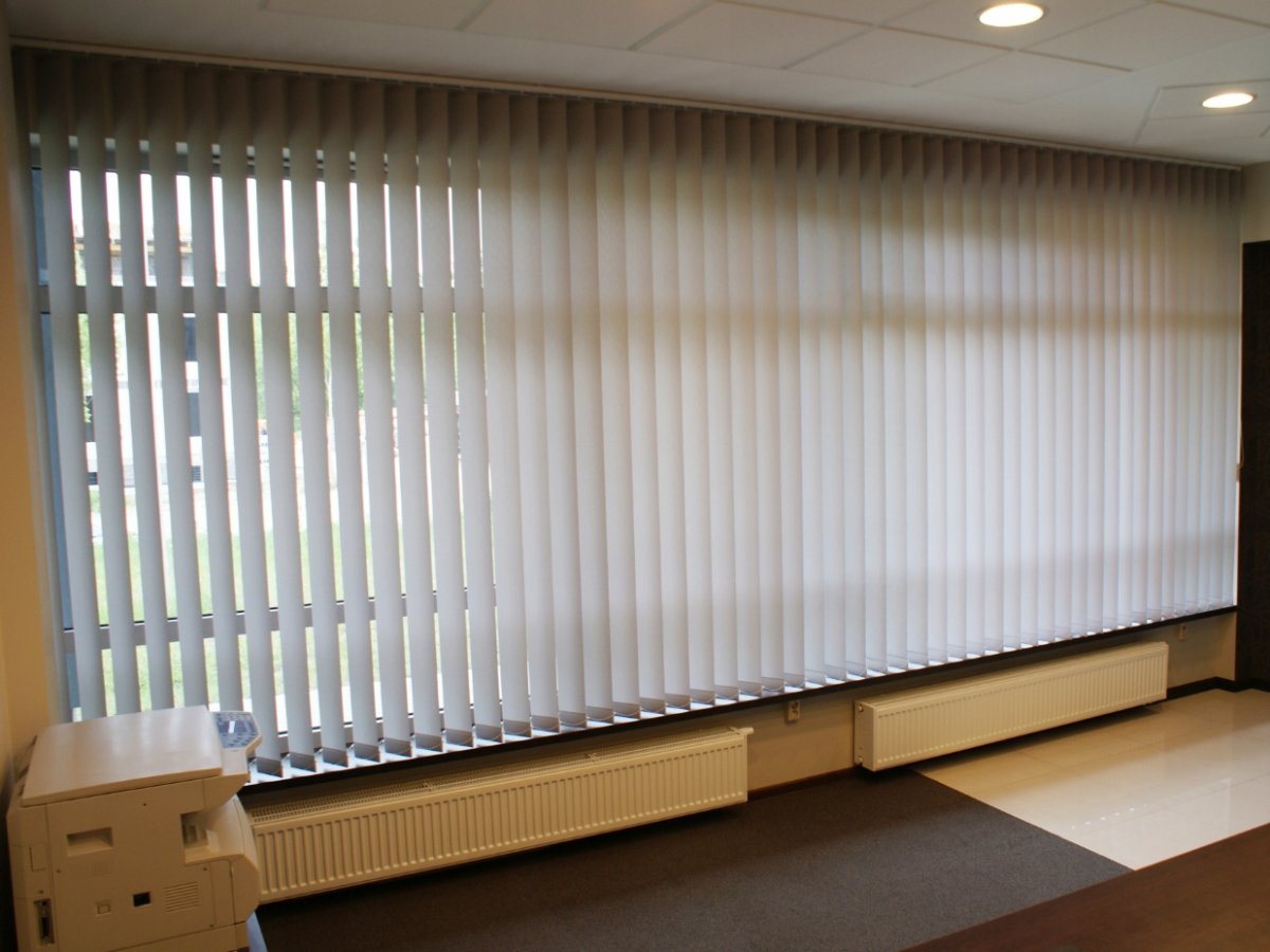 Рулонные шторы на треугольные окна