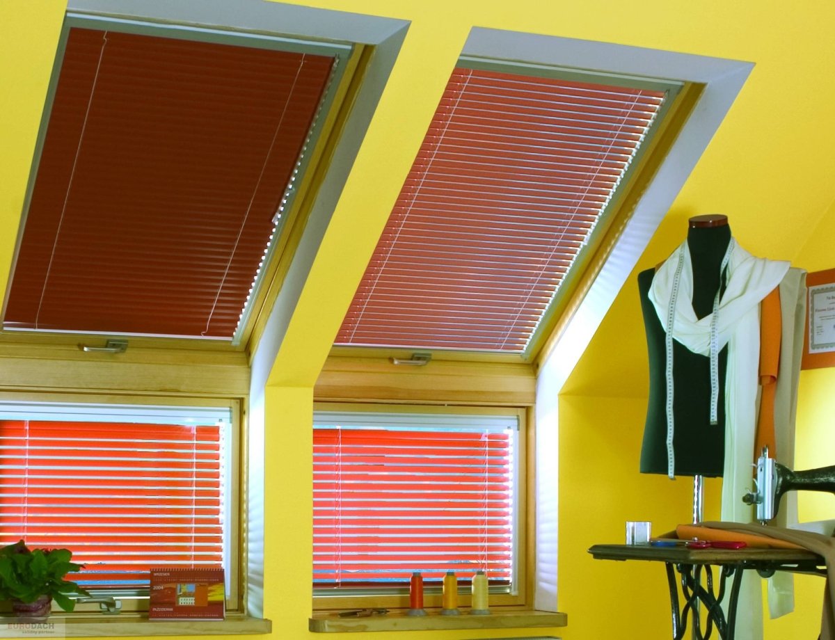 Рулонные шторы на треугольные окна