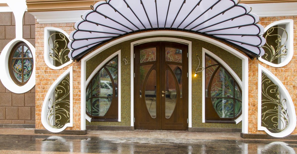 Коттедж витраж с окном