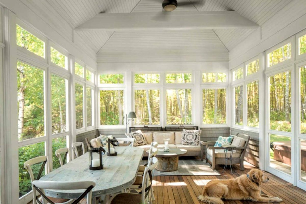 Интерьер застекленной веранды на даче