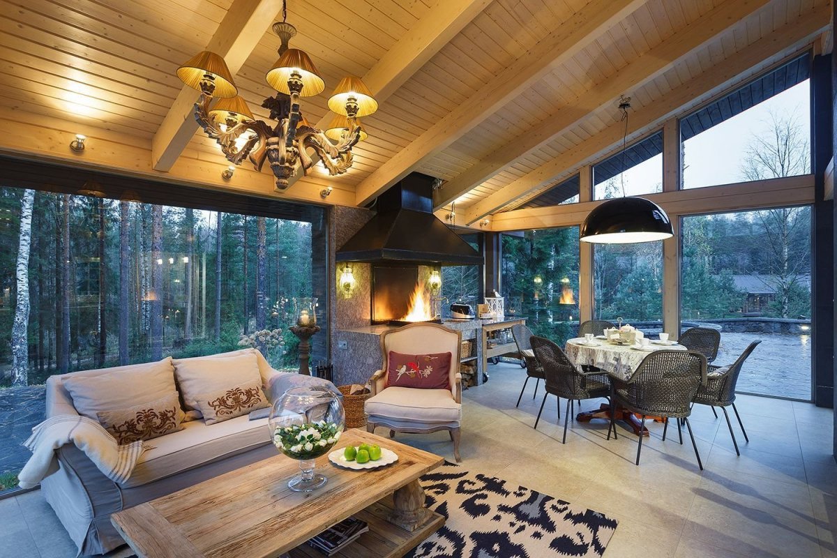 Большие окна на веранде