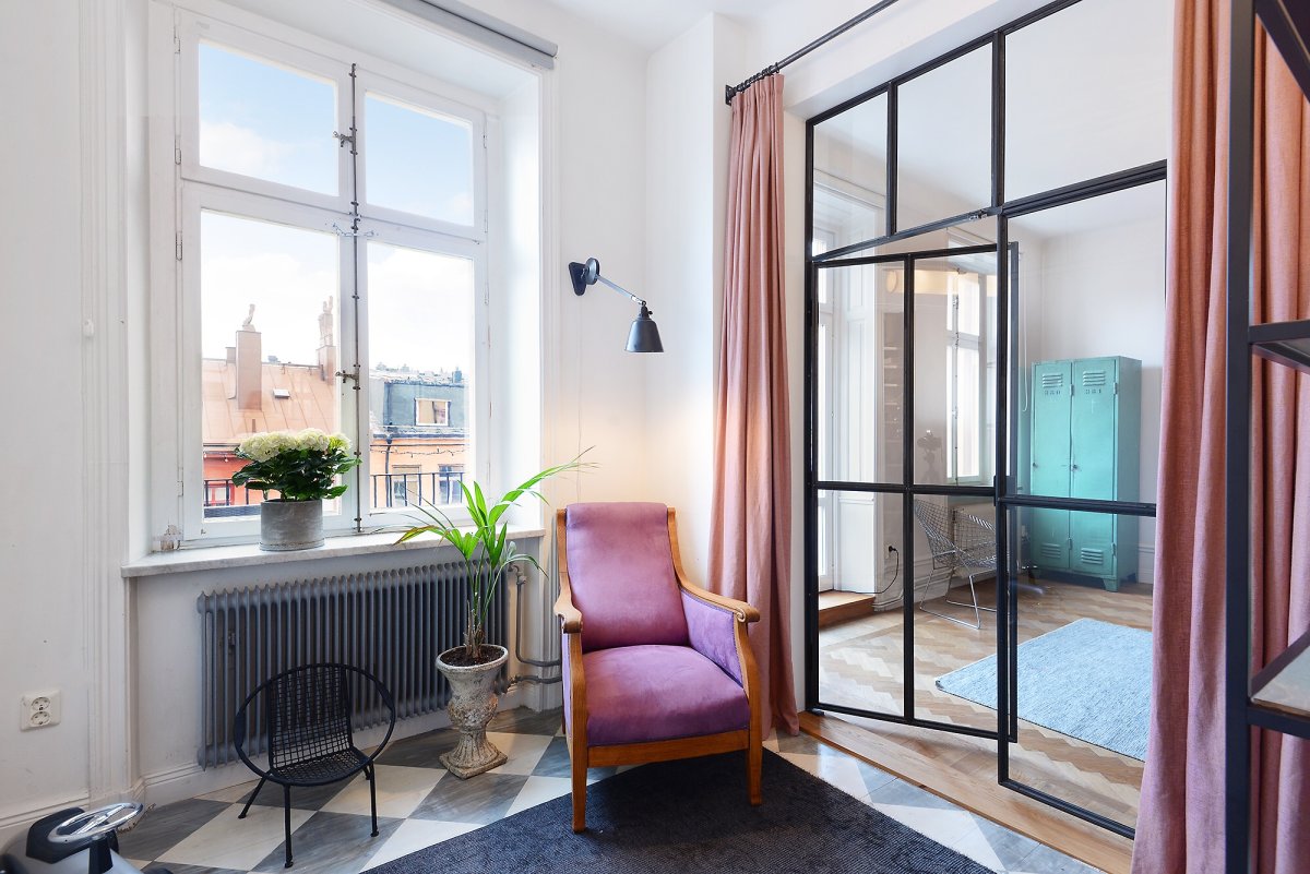 Кухня с проемом в гостиную