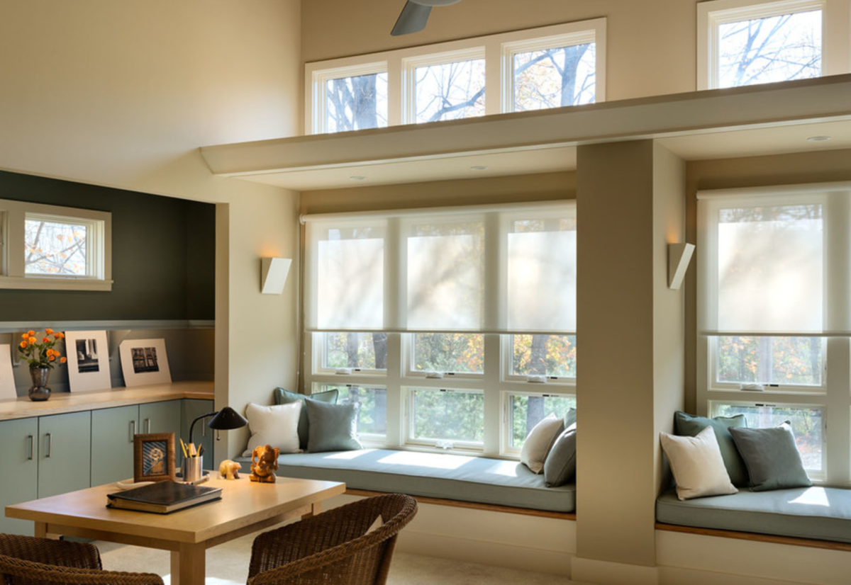 Японские шторы в интерьере гостиной для зонирования