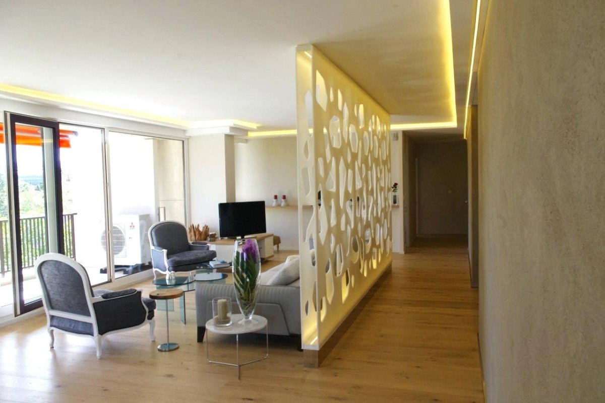 Кухня с проемом в гостиную