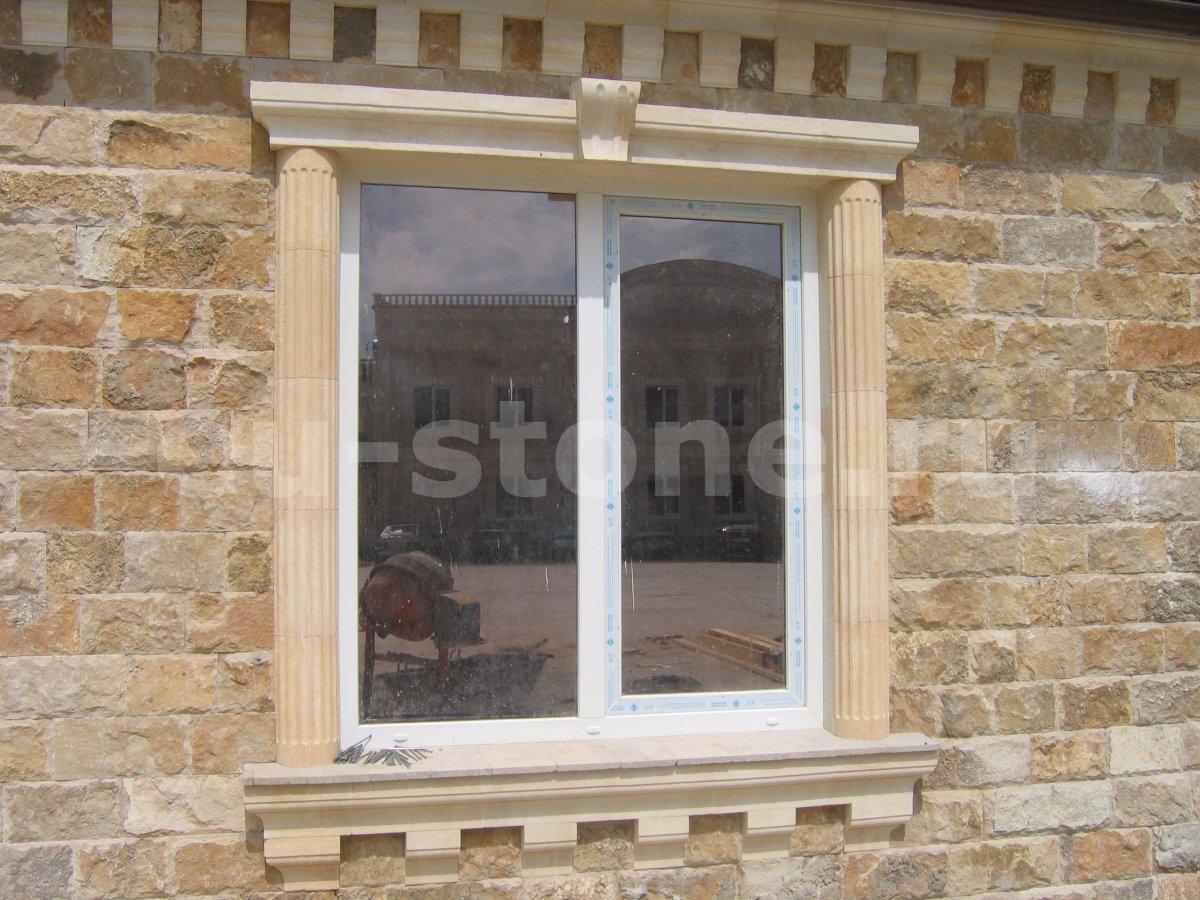 Отделка фасада короедом и камнем