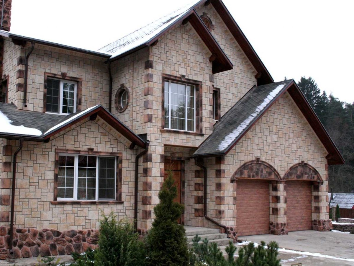 Отделка входной группы декоративным камнем