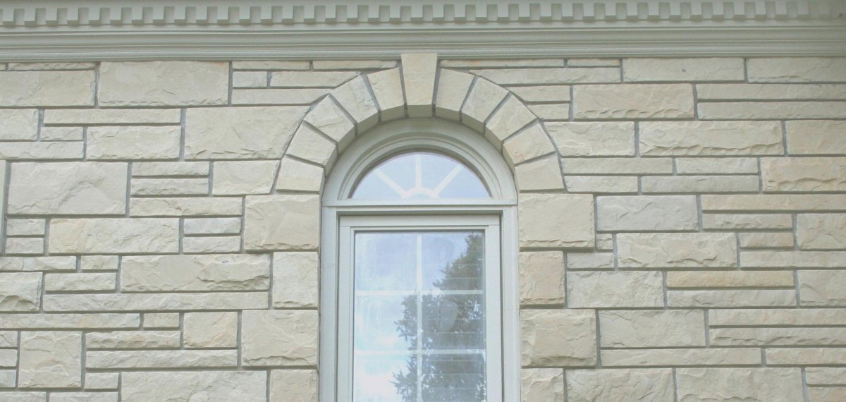 Отделка углов фасада