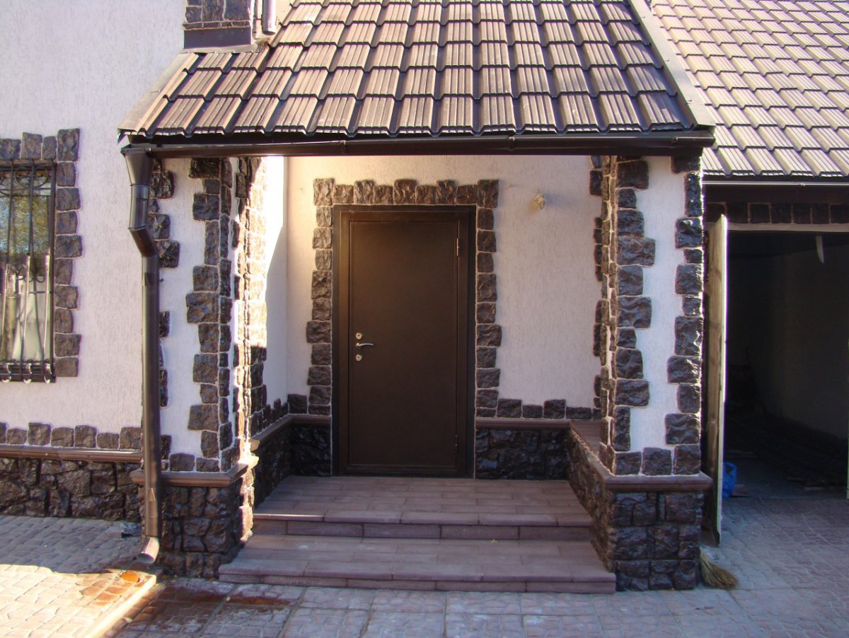 Облицовка вокруг окон фасадными панелями