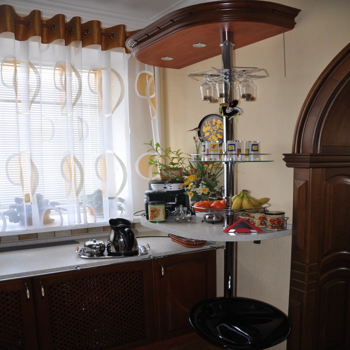 Барная стойка от окна