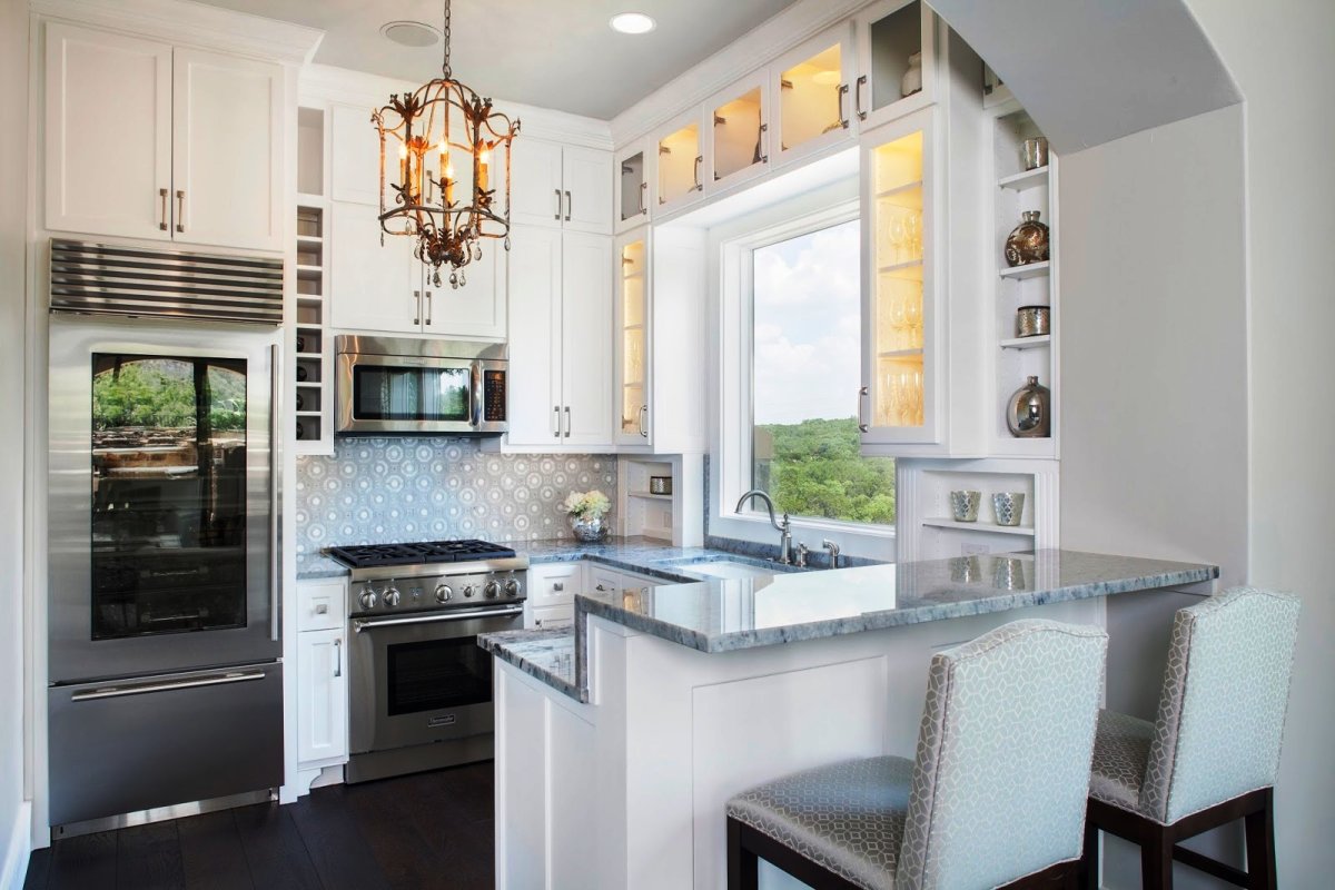 Узкое окно на кухне