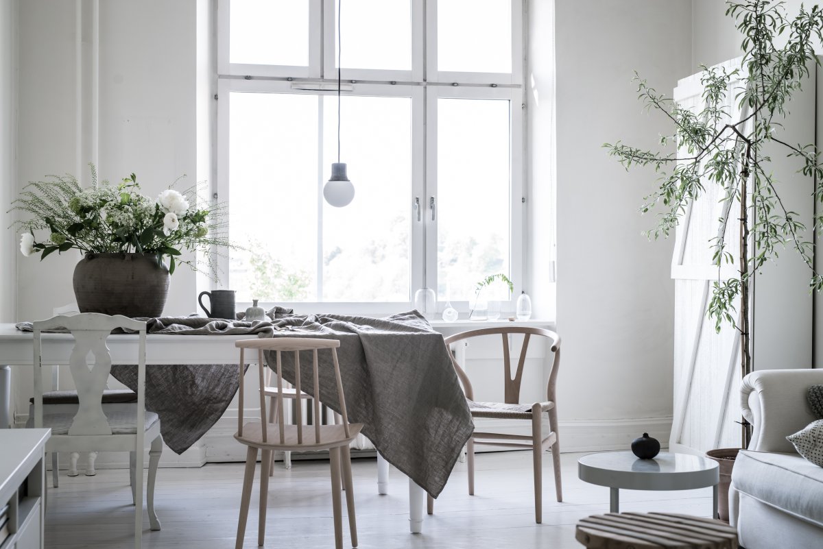 Цветы на кухне в скандинавском стиле